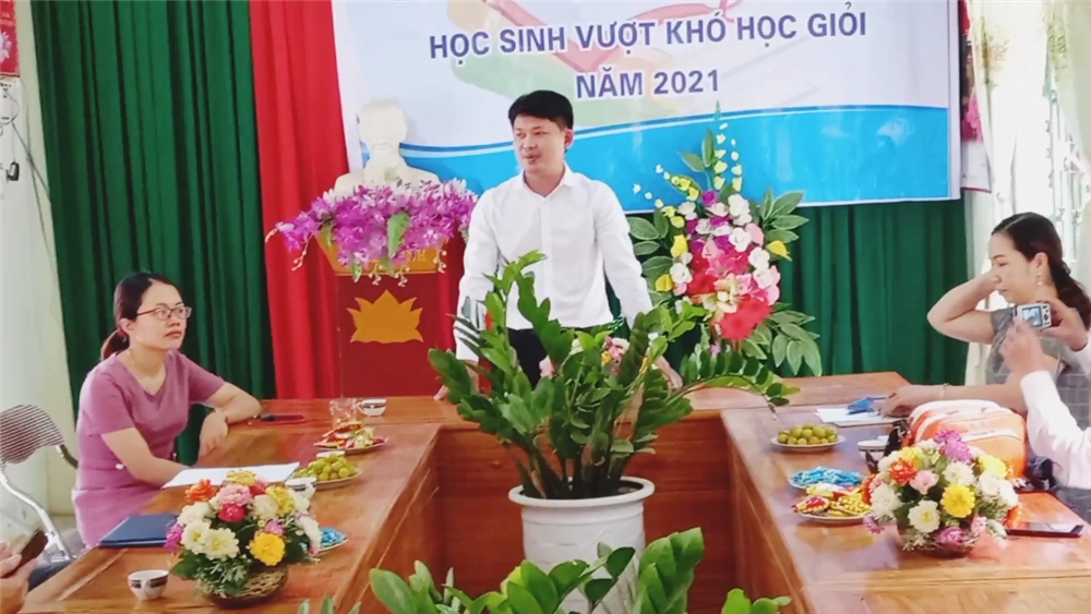 Liên hiệp Trí tuệ Việt Nam tuyên dương học sinh vượt khó học giỏi khu vực có điều kiện kinh tế khó khăn năm 2021