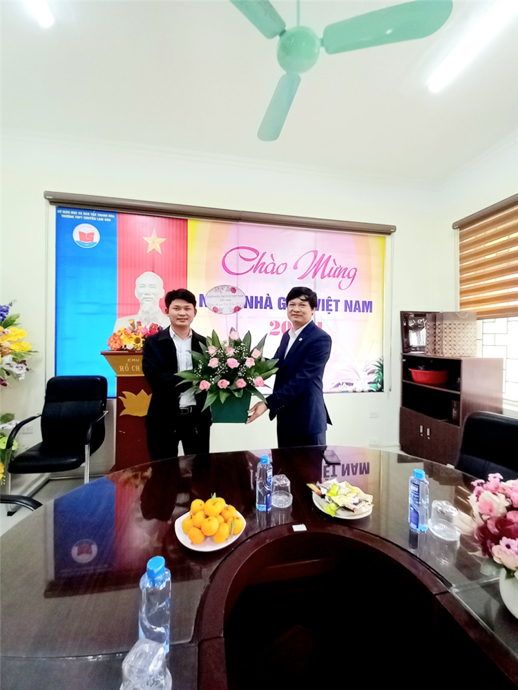 Lãnh đạo Liên hiệp Trí tuệ Việt Nam thăm và làm việc với Trường Đại học Hồng Đức và Trường THPT chuyên Lam Sơn tỉnh Thanh Hóa