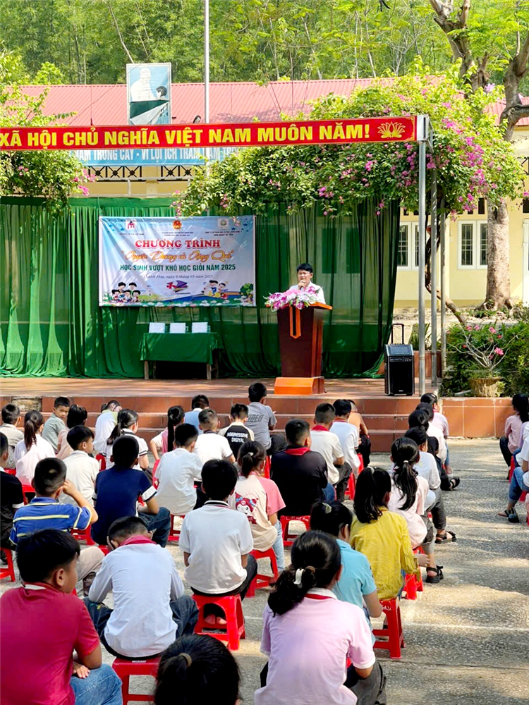 Liên hiệp Trí tuệ Việt Nam tuyên dương học sinh vượt khó học giỏi khu vực kinh tế đặc biệt khó khăn năm 2025