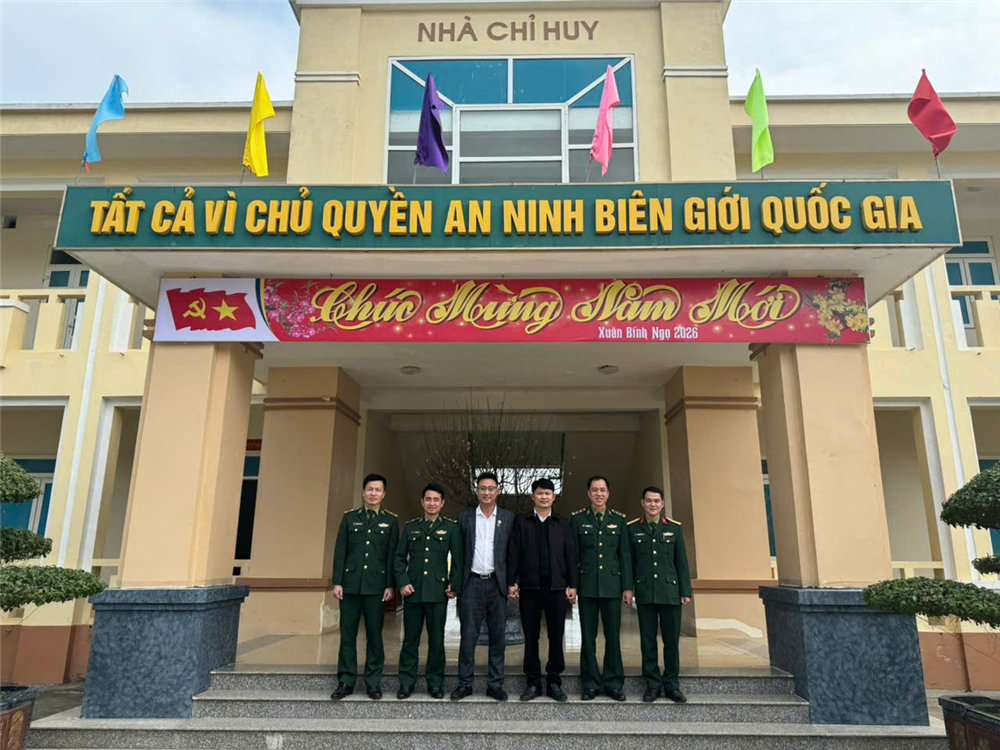 Lãnh đạo Liên hiệp Trí tuệ Việt Nam thăm, chúc Tết các đơn vị vũ trang tại Thanh Hóa