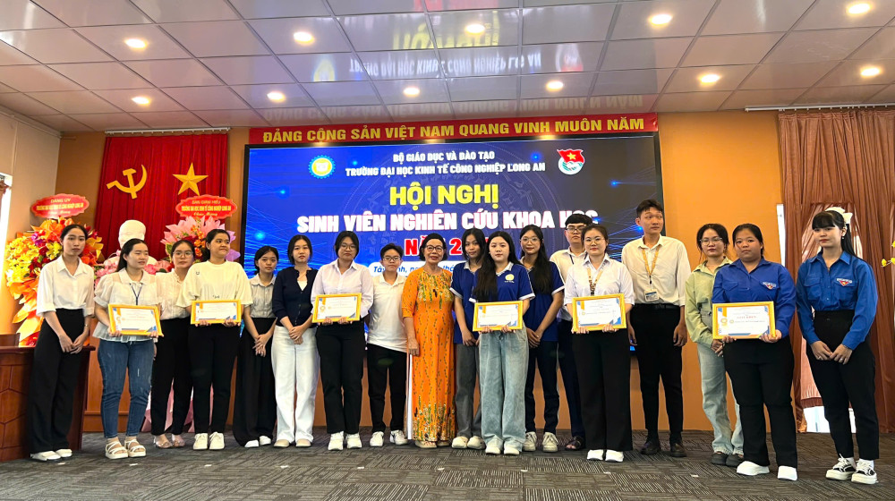 Hội nghị Sinh viên nghiên cứu khoa học: Khơi dậy tinh thần sáng tạo của sinh viên